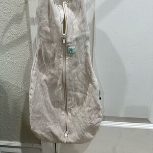 Ergo Pouch Australia. NWOT. Size 000 age0-3 months. 3-6 kgs